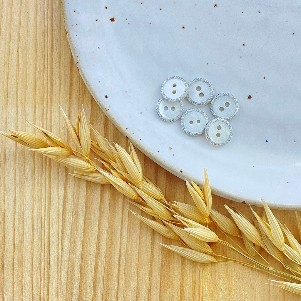 Bouton pailleté | river shell contour argenté