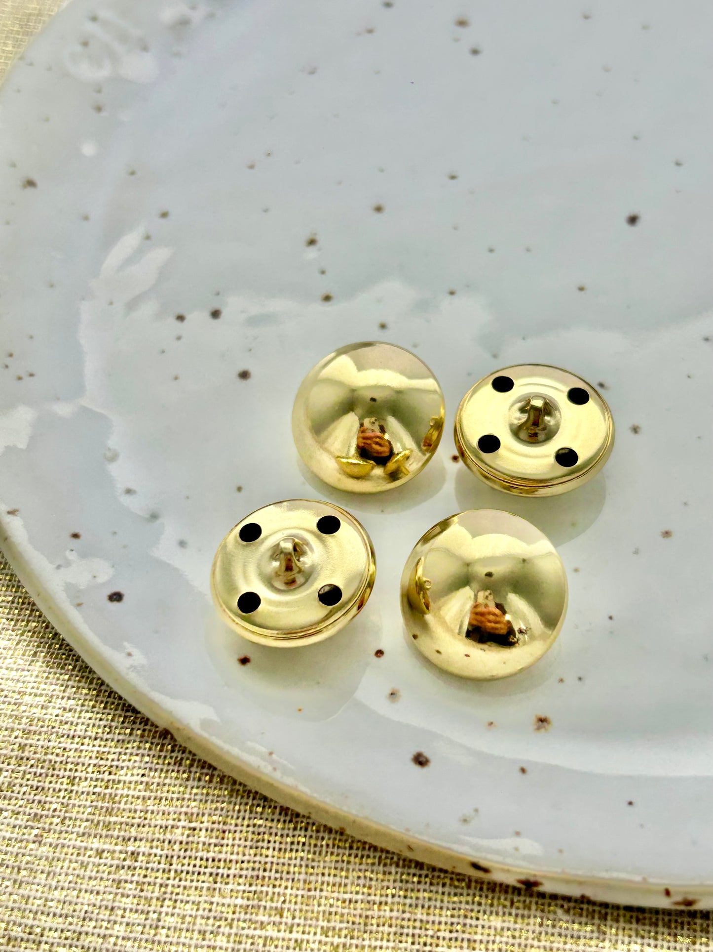 Lot bouton n° 24 | Doré