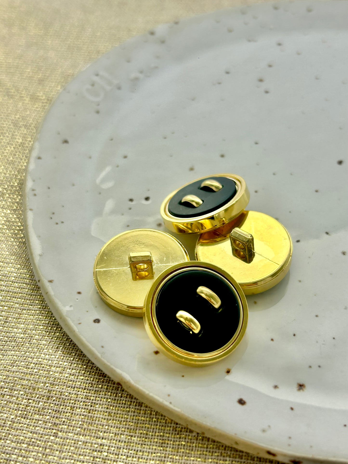 Lot bouton n° 19 | Noir et doré