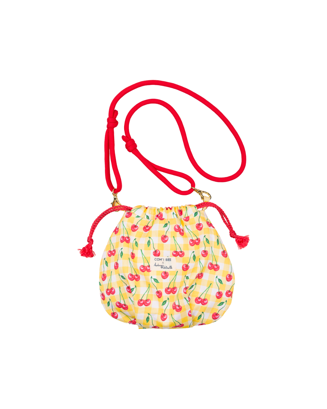 Sac bourse Telma terminé en tissu imprimé cerises sur fond vichy jaune, avec cordons rouges et bandoulière réglable.